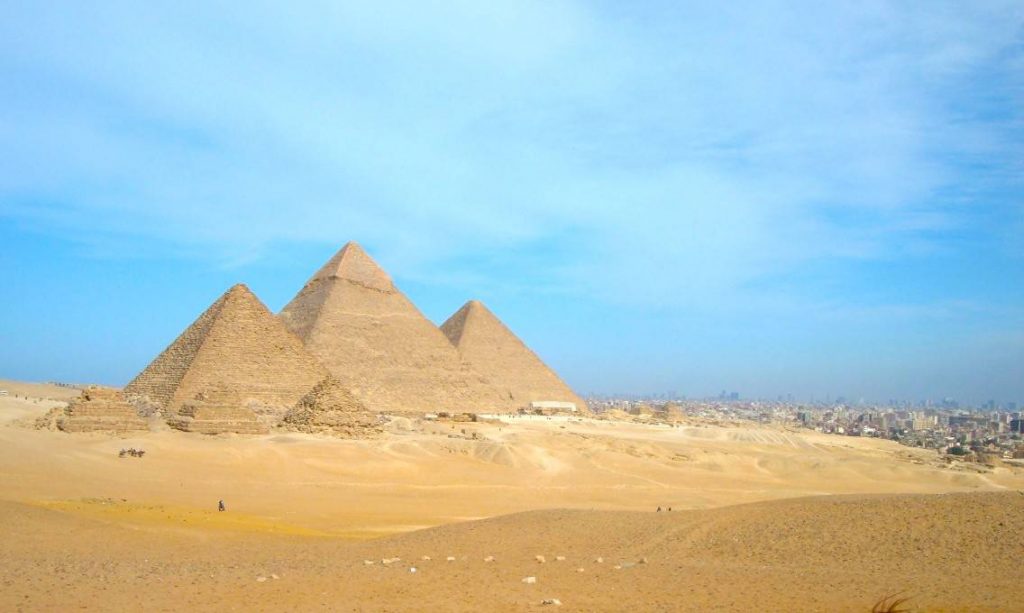 La historia de la computación inició aproximadamente en el 4000 a.C